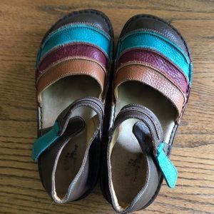 Spring Step Bumble bee clogs size 38 in good used condition.